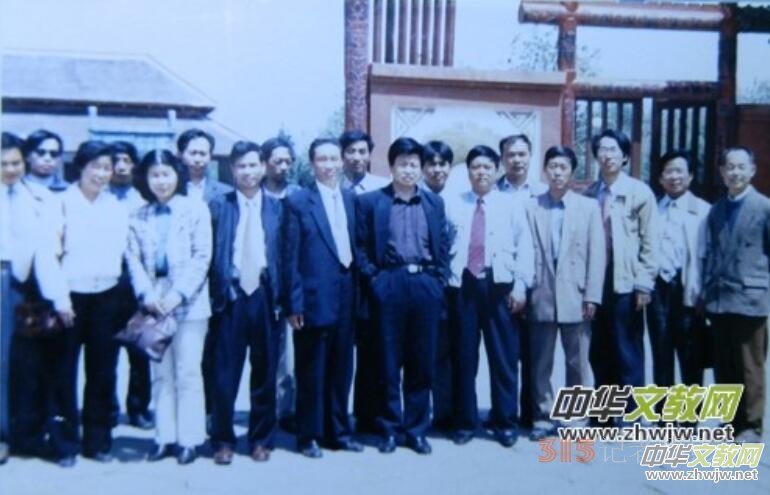 �Ŷ��ĉ�������һƬ�¾G�����P(gu��n)�ڰ���¾G�ČW��Ļؑ�