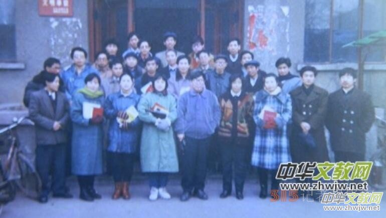 �Ŷ��ĉ�������һƬ�¾G�����P(gu��n)�ڰ���¾G�ČW��Ļؑ�