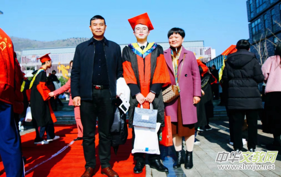 ��ʮ�˶�־������ʼ�С�2024�����ЌW(xu��)ǧ�˿�Խ�����˶Y��