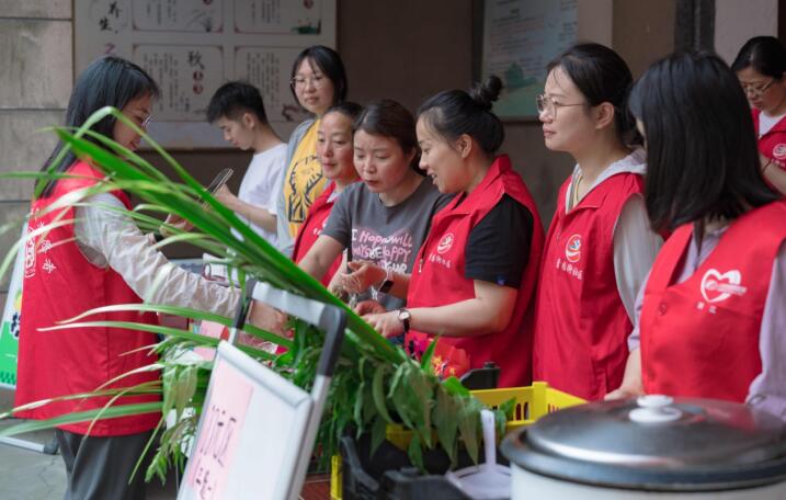 �����������L(zh��ng)��С��(qi��ng)����ů���g