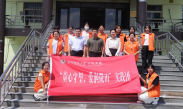 ����������W(xu��)��ͯ���������۝�΢ɽ�����`�F����΢ɽ�h�����(zh��n)�_չ�P(gu��n)������������ͯϵ�л��