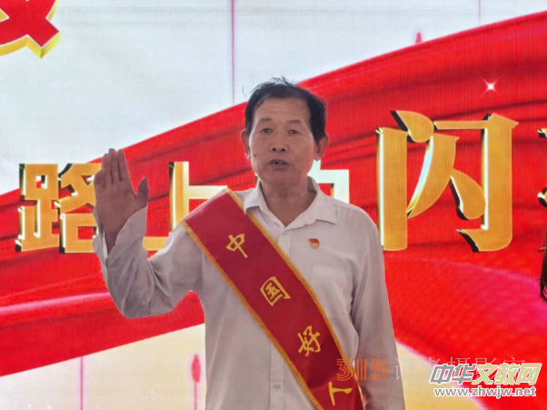 �ϲ����̌W(xu��)Ժ�_չ���ӛ��һ�ˡ� �����}�������