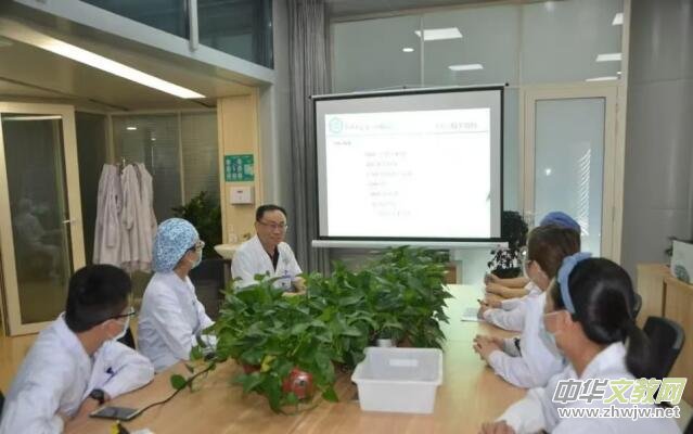 �O������ھ��I(y��)��(chu��ng)�£������R���t(y��)�W(xu��)�̌W(xu��)���|(zh��)���l(f��)չ