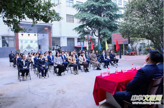 �ںτ�(chu��ng)����δ������ԭ�����c�������t(y��)ˎ��W(xu��)У���аl(f��)������ʽ����