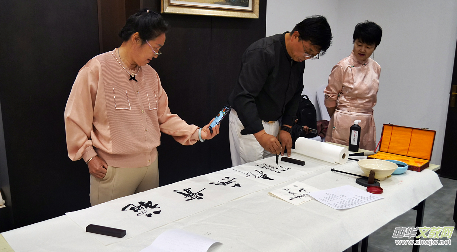 ��Ʒ�xǧ��Ŷ����Ÿ��w�����F(tu��n)�� �Ї���ˇ�������M(j��n)�ӱ��������L(f��ng)ϵ�л��(d��ng)�ɹ��e�k