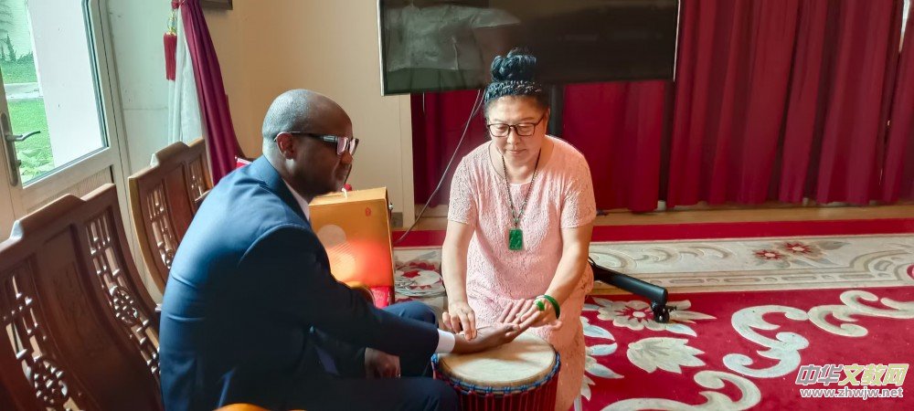 �������������t(y��)�о�ԺԺ�L������Ůʿ������ϯ �R�ﹲ�͇���ʹ�^�c���ȁ���ʹ�^���H���t(y��)�Ļ��������