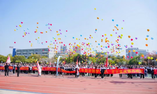 ��r犣�У�L����˼�댦�WУ�İl(f��)չ���P��Ҫ