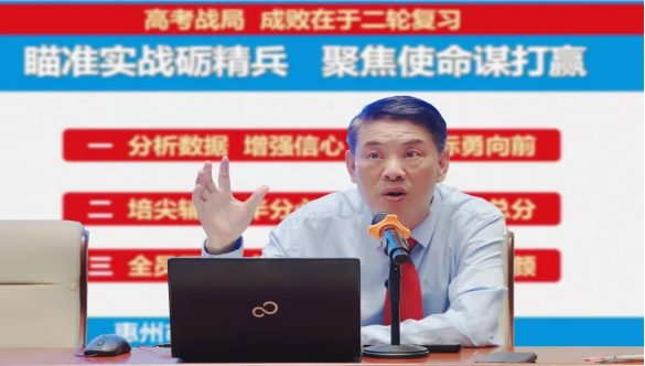 ��r犣�У�L����˼�댦�WУ�İl(f��)չ���P��Ҫ