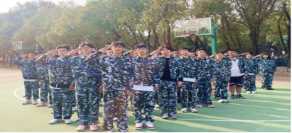 ��r犣�У�L����˼�댦�WУ�İl(f��)չ���P��Ҫ