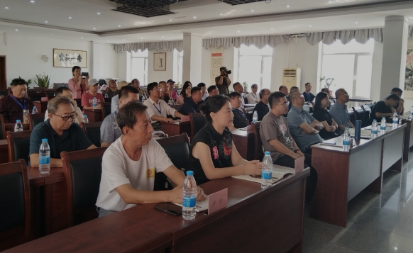 �׌á��Gɫ��Ұ�����B(t��i)��Ȼ�����L(f��ng)�P�����|�����¡���e��