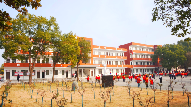 以德潤(rùn)心育桃李 以文化人筑文明 以德潤(rùn)心育桃李 以文化人筑文明