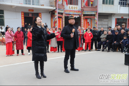 �Ę��g�v�cԪ�� �l(xi��ng)����퍝����ġ�������Ů�ӹ����?w��i)cԪ��չ�����l(xi��ng)���������A�M�e��