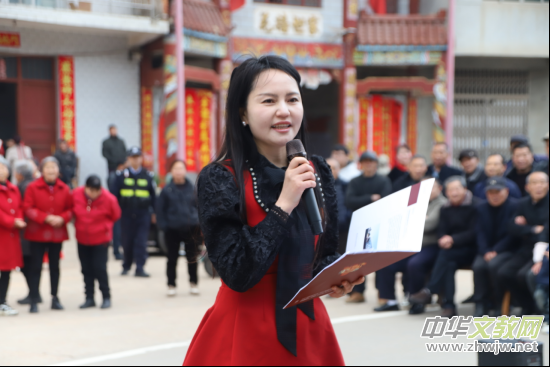 �Ę��g�v�cԪ�� �l(xi��ng)����퍝����ġ�������Ů�ӹ����?w��i)cԪ��չ�����l(xi��ng)���������A�M�e��