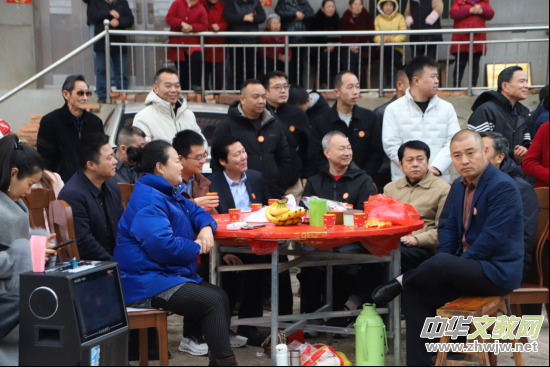 �Ę��g�v�cԪ�� �l(xi��ng)����퍝����ġ�������Ů�ӹ����?w��i)cԪ��չ�����l(xi��ng)���������A�M�e��